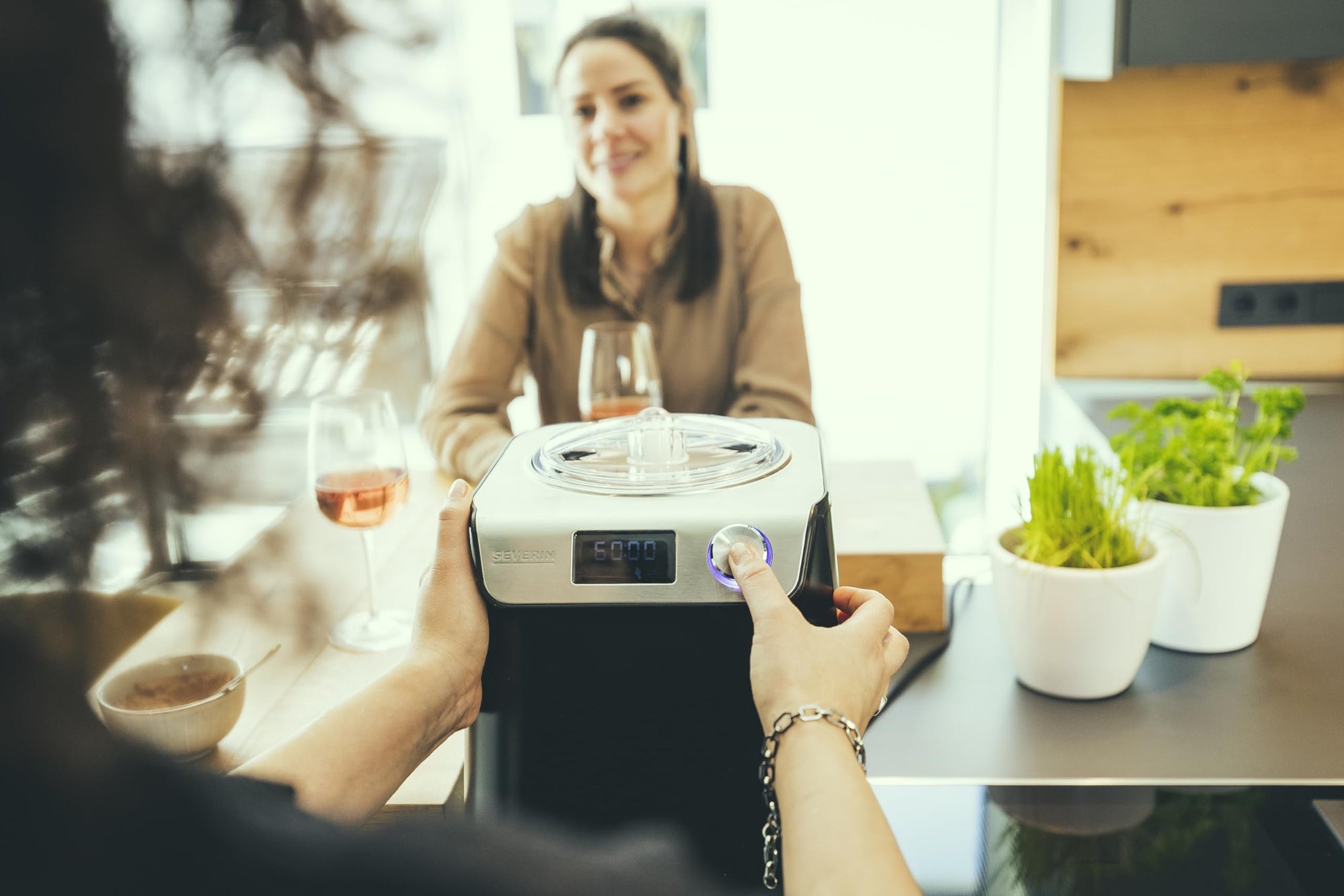 S-E VERIN EZ 7407 – kompakte 2-in-1 Eismaschine & Joghurtbereiter mit Kompressor, Slim-Design, platzsparend, Eis- & Joghurtmaschine